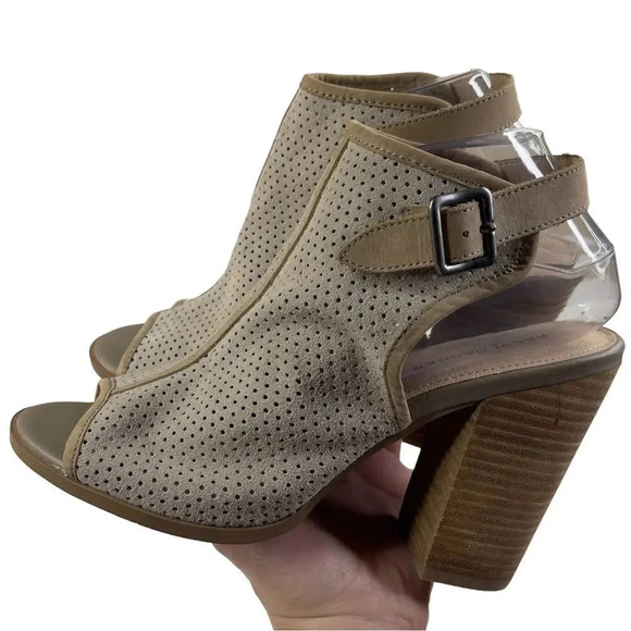 Kelsi Dagger Brooklyn Taupe Goya Perforated Heel - Picture 6 of 8